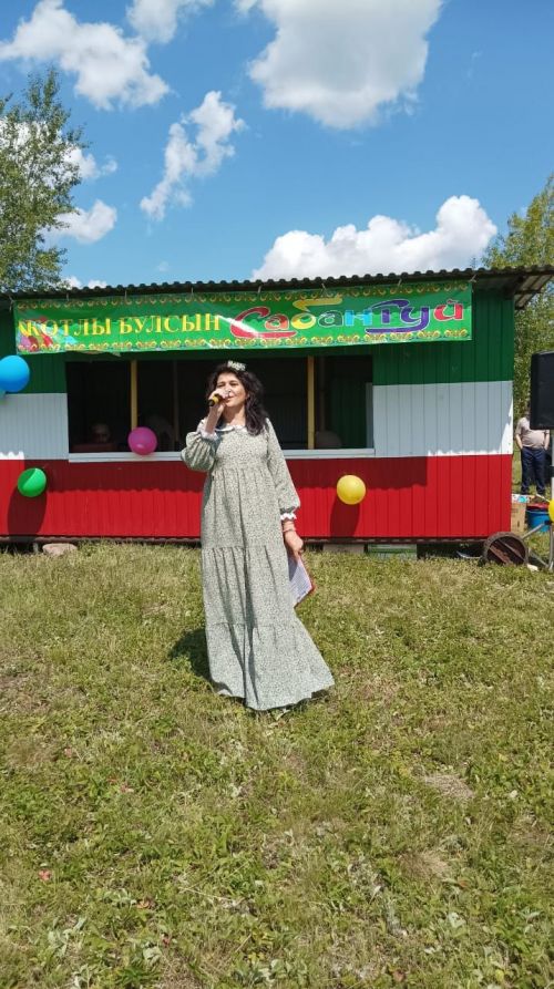 Әлкәй авылы Сабан туенда укытучыларны данладылар