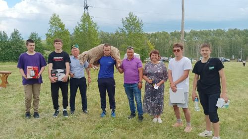 Әлкәй авылы Сабан туенда укытучыларны данладылар
