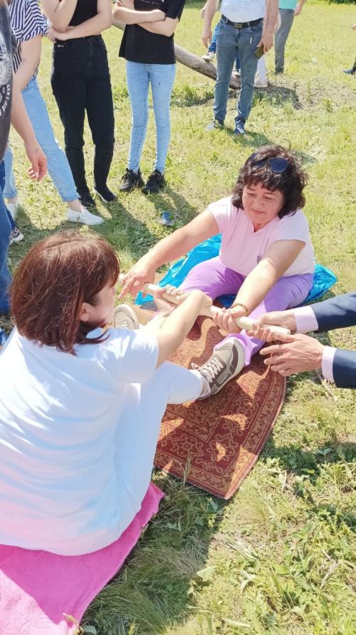 Әлкәй авылы Сабан туенда укытучыларны данладылар