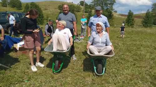 Әлкәй авылы Сабан туенда укытучыларны данладылар