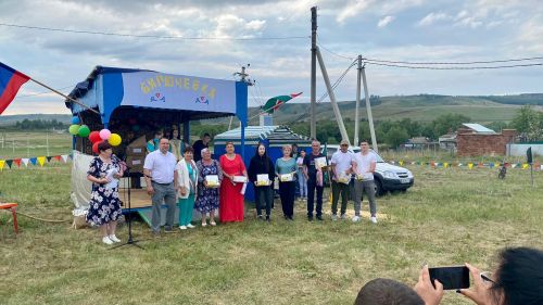 Бирючевка авыл Сабантуенда хатын-кызлар да көрәш келәменә чыкты