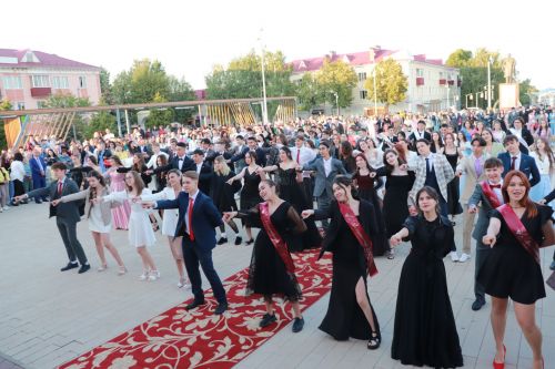 В Азнакаево прошел районный выпускной вечер