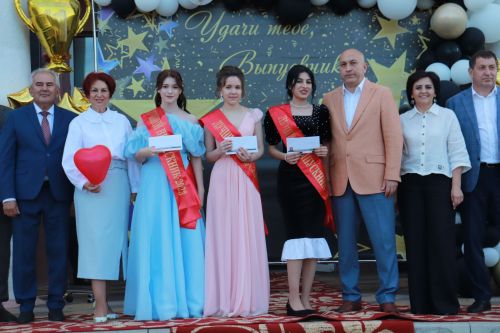 В Азнакаево прошел районный выпускной вечер