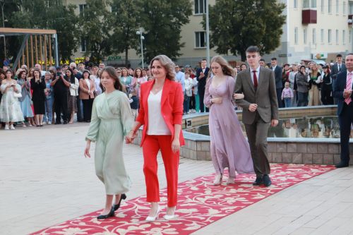 В Азнакаево прошел районный выпускной вечер