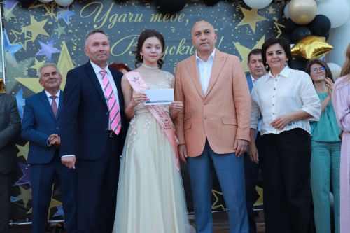 В Азнакаево прошел районный выпускной вечер