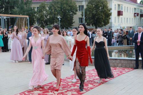 В Азнакаево прошел районный выпускной вечер