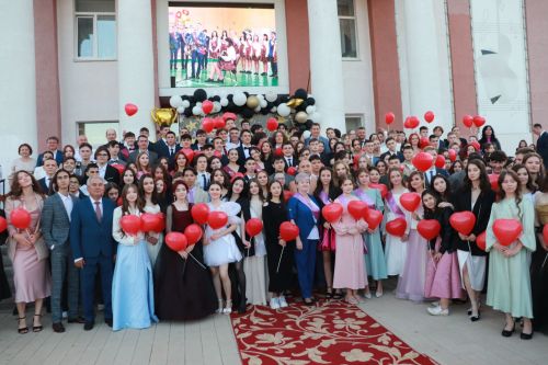 В Азнакаево прошел районный выпускной вечер