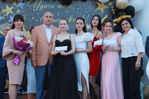 В Азнакаево прошел районный выпускной вечер