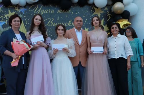 В Азнакаево прошел районный выпускной вечер