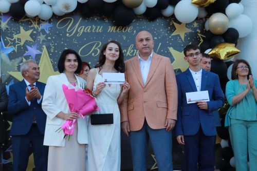В Азнакаево прошел районный выпускной вечер