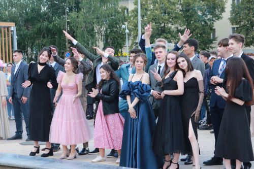 В Азнакаево прошел районный выпускной вечер