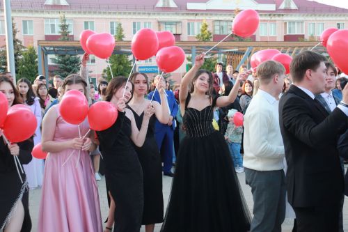 В Азнакаево прошел районный выпускной вечер