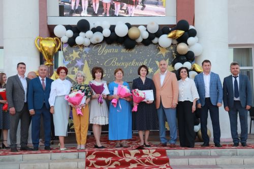 В Азнакаево прошел районный выпускной вечер