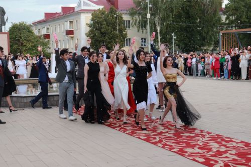 В Азнакаево прошел районный выпускной вечер