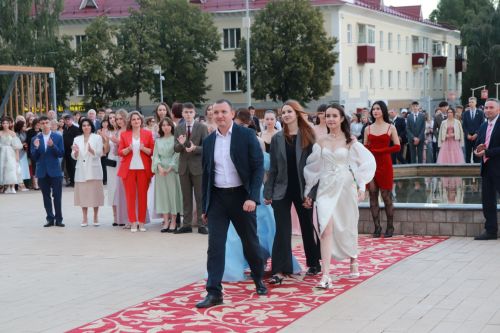 В Азнакаево прошел районный выпускной вечер