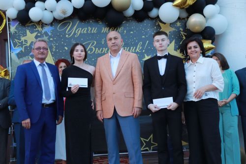 В Азнакаево прошел районный выпускной вечер
