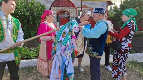 В микрорайоне Монолит присоединились к обряду Сорэн сугу