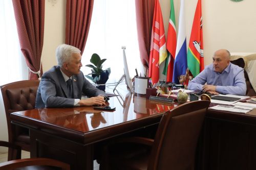Азат Ягафаров: “Азнакайдагы яңарышларга күңел сөенә”