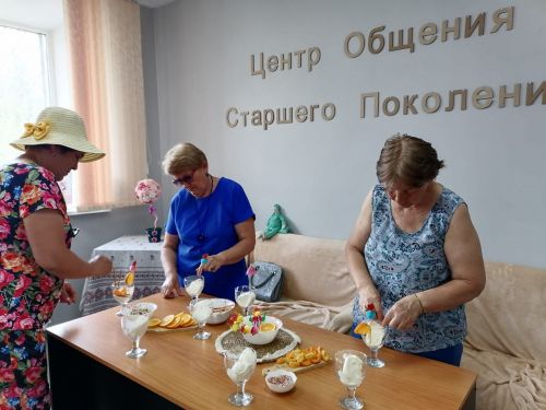 Азнакай әбиләре оныкларга туңдырма ясый