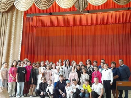 Чалпы Музыка мәктәбе укучылары сәхнәдәге чыгышлары белән халыкны сөендерә