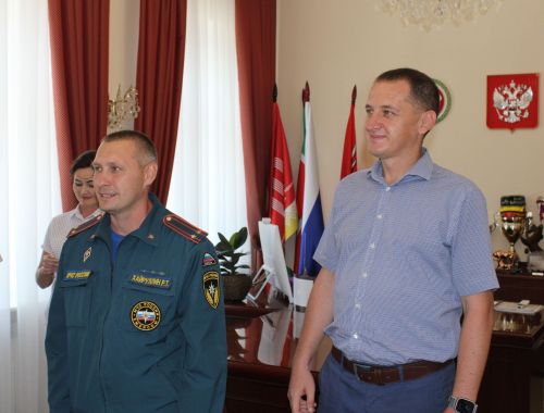 Бәхетле гаиләләр артып, сабыйлар туып тора:  Азнакайда 2023 елда 200-нче бала тууы рәсми теркәлде