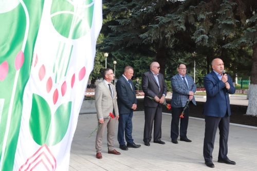 В Азнакаево открыты памятники добытчикам черного золота