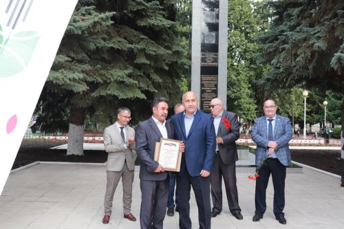 В Азнакаево открыты памятники добытчикам черного золота