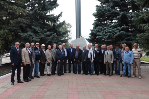 В Азнакаево открыты памятники добытчикам черного золота