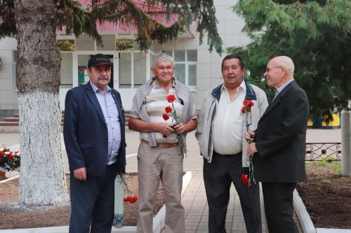 В Азнакаево открыты памятники добытчикам черного золота