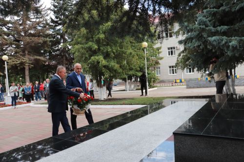 В Азнакаево открыты памятники добытчикам черного золота