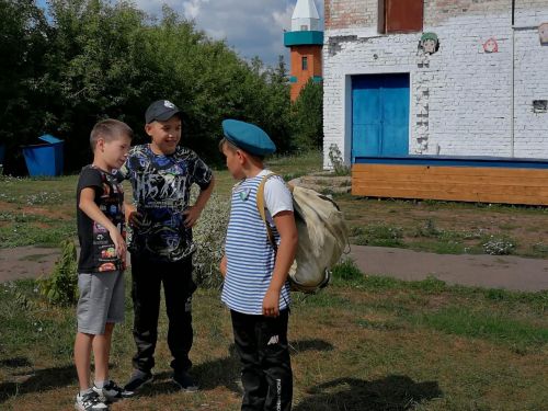 Рәхәт тә булды соң, Әгерҗе авыл клуб яны лагерында