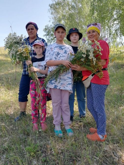 Рәхәт тә булды соң, Әгерҗе авыл клуб яны лагерында