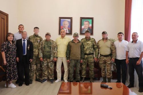 Азнакайда район башлыгы ялдагы солдатлар белән очрашты