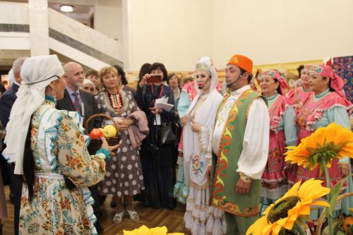 Азнакайлылар чыгышын казанлылар көчле алкышларга күмде