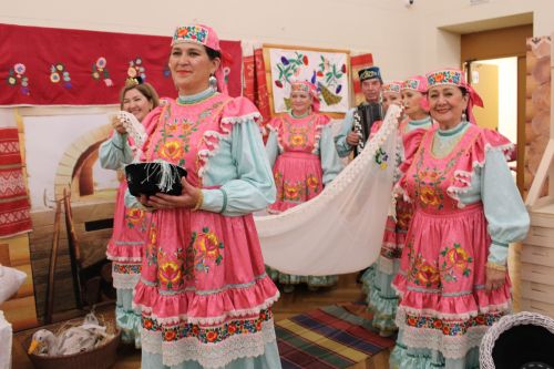 Азнакайлылар чыгышын казанлылар көчле алкышларга күмде
