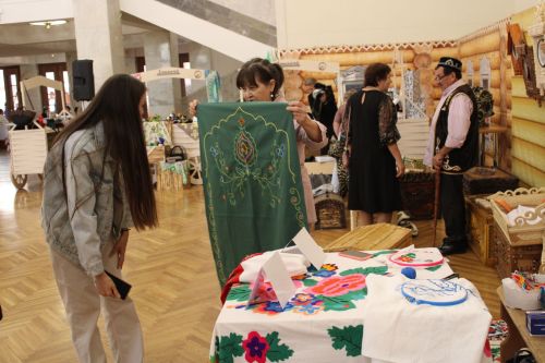 Азнакайлылар чыгышын казанлылар көчле алкышларга күмде