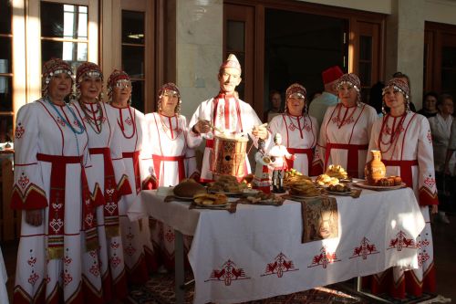 Азнакайлылар чыгышын казанлылар көчле алкышларга күмде