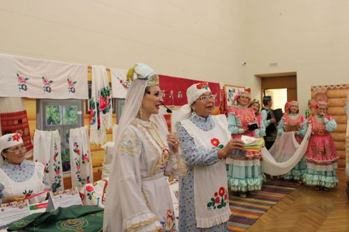 Азнакайлылар чыгышын казанлылар көчле алкышларга күмде