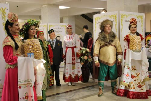 Азнакайлылар чыгышын казанлылар көчле алкышларга күмде