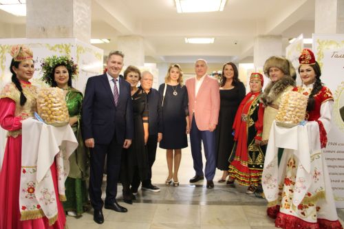 Азнакайлылар чыгышын казанлылар көчле алкышларга күмде