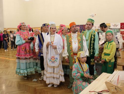 Азнакайлылар чыгышын казанлылар көчле алкышларга күмде