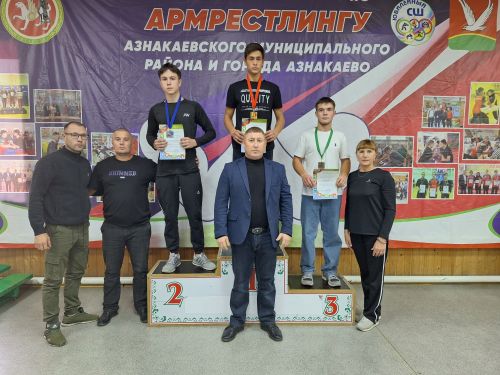 В Азнакаево прошел районный турнир по армрестлингу