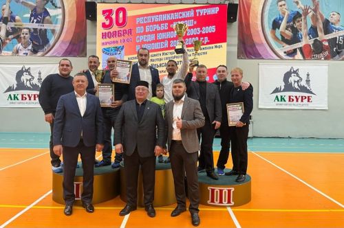 Азнакай көрәшчеләре республика турнирыннан медальләр белән кайттылар