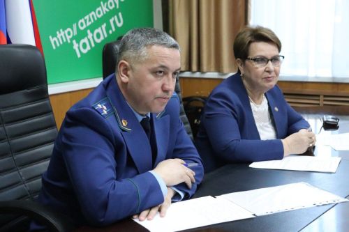 Азнакайда халыкны кабул иттеләр