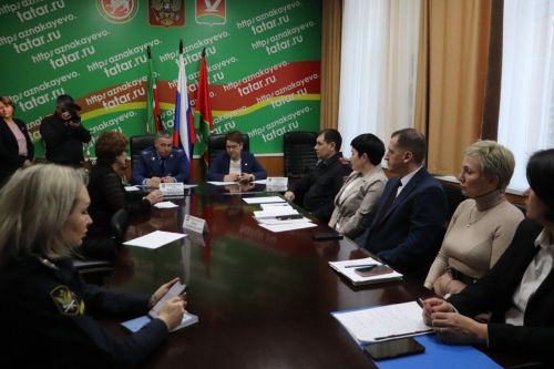 Азнакайда халыкны кабул иттеләр