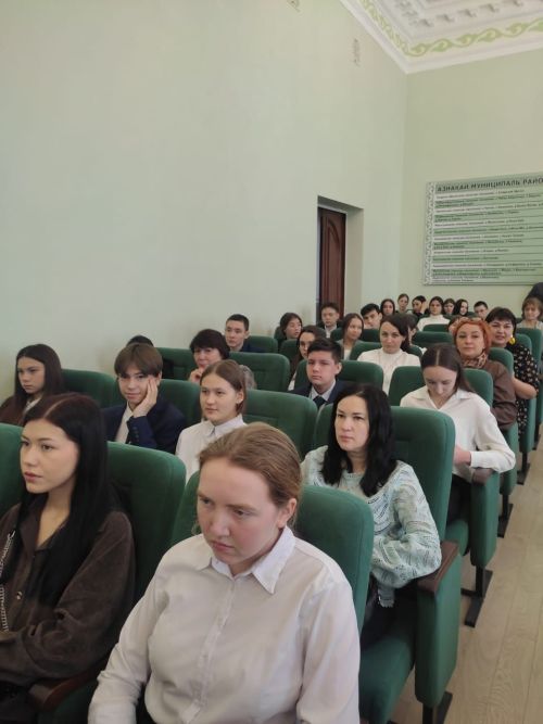 Медицина белгечлеге алучы студентлар район җитәкчеләре белән очрашты