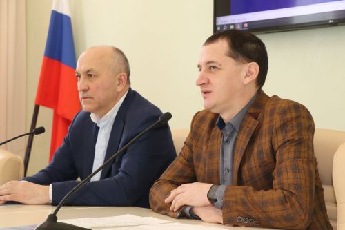 Медицина белгечлеге алучы студентлар район җитәкчеләре белән очрашты