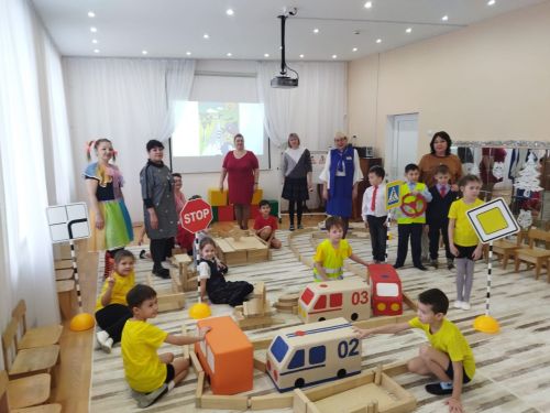 Азнакайлылар юл йөрү кагыйдәләрен белеп үсә