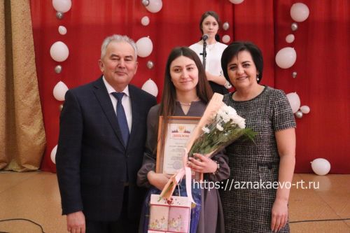 Азнакайда укытучыларны һәм тәрбиячеләрне хөрмәтләделәр