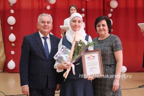 Азнакайда укытучыларны һәм тәрбиячеләрне хөрмәтләделәр